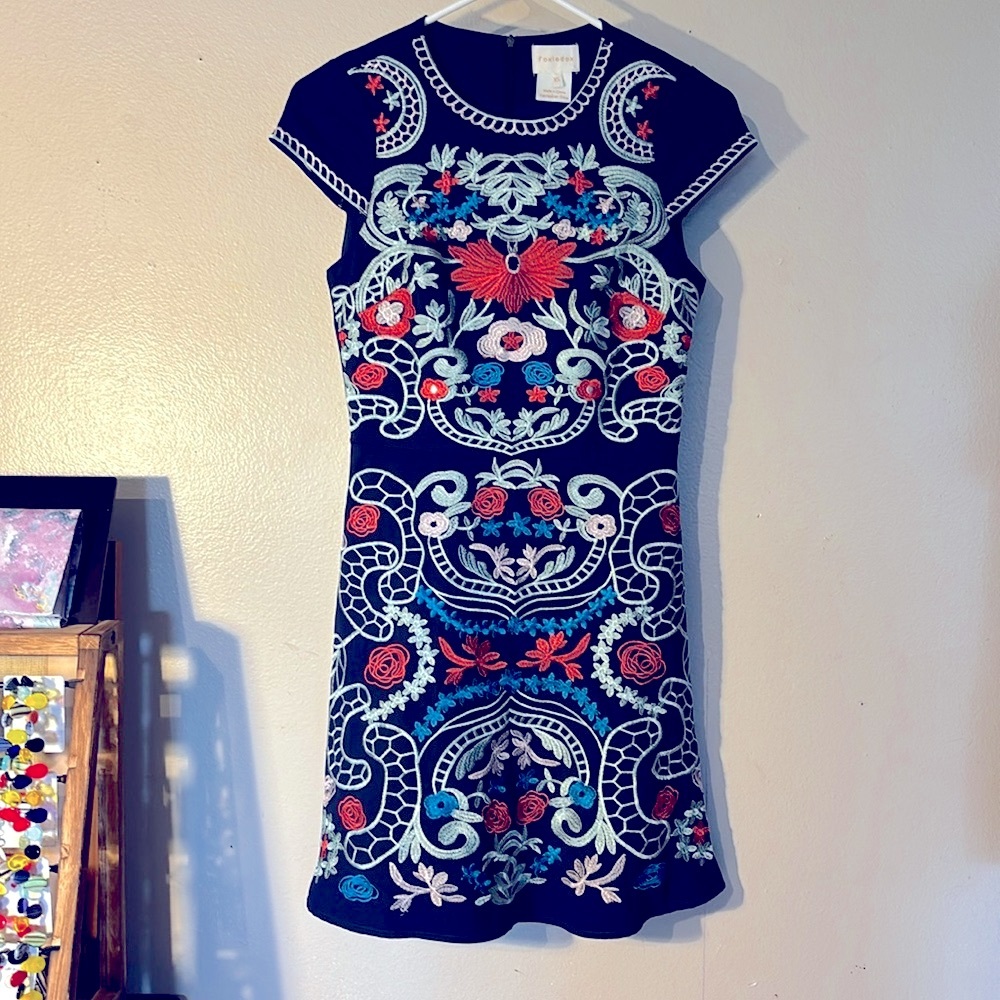 Foxiedox Sierra beautiful Embroidered Dress XS.EUC. Great July 4 dress.